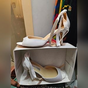 Low heeled white sandal